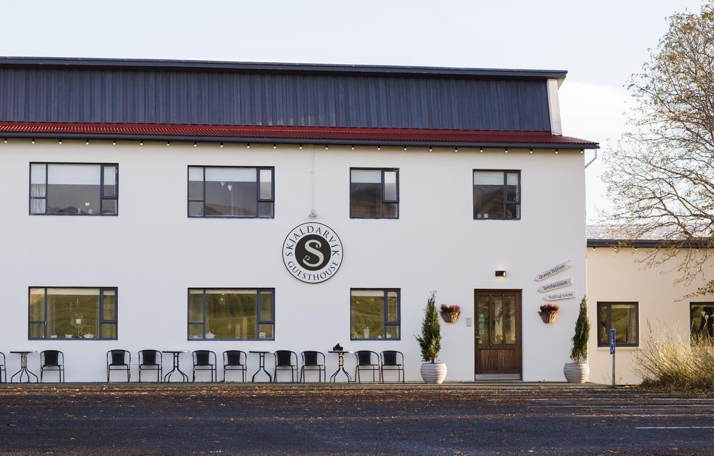 Skjaldarvik Guesthouse Akureyri Exteriör bild